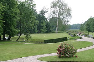 Le parc: allée des roses